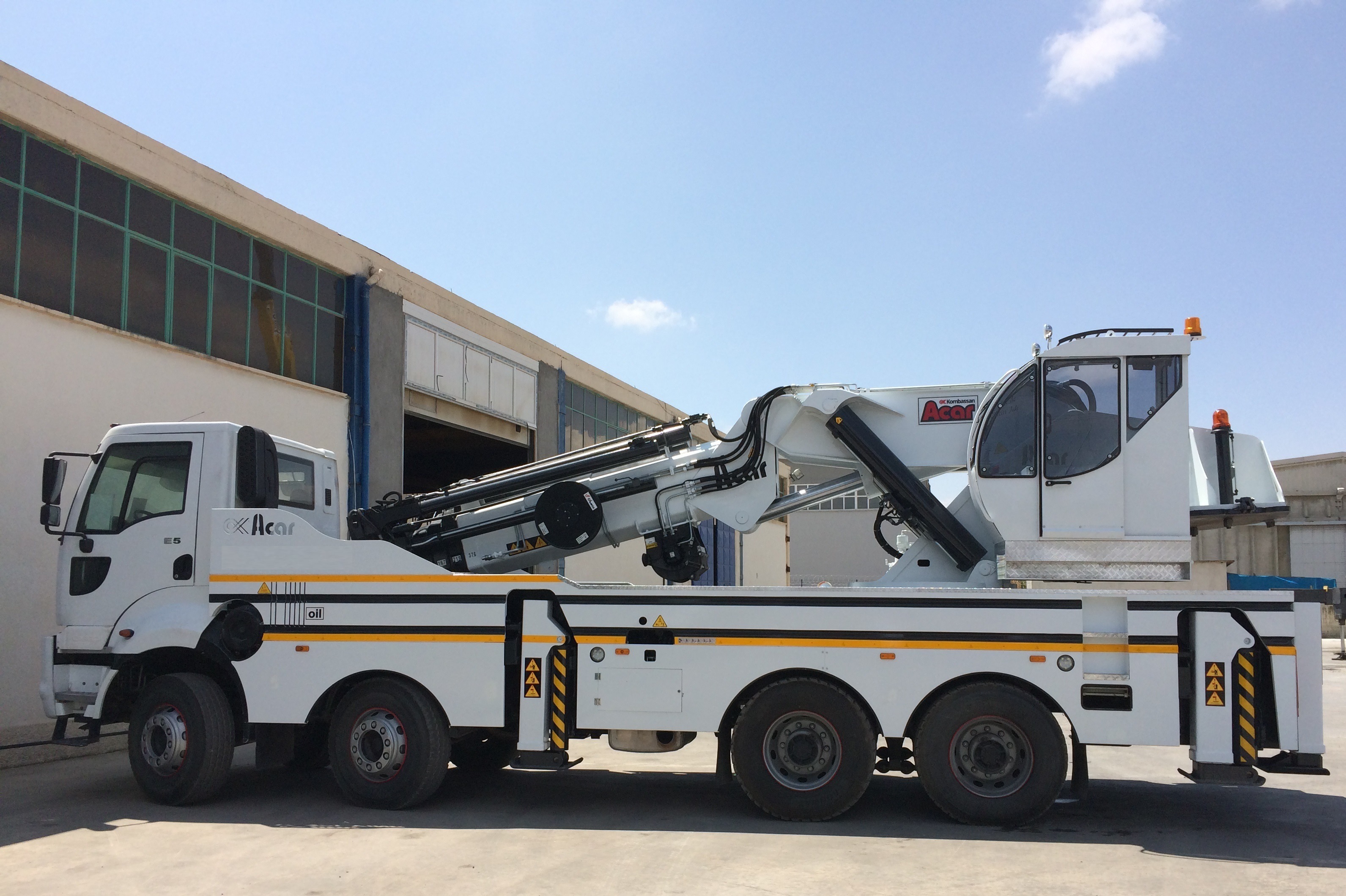 AC 185 TM-KÇ8 tipi araç üstü katlanır bomlu hidrolik mobil vinç